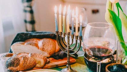 电鸽深度揭秘:真相风波背后,主持人在机场贵宾室的角色异常令人意外